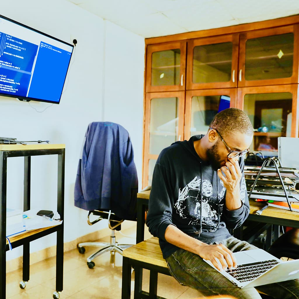Bitlink Staff solving an issue